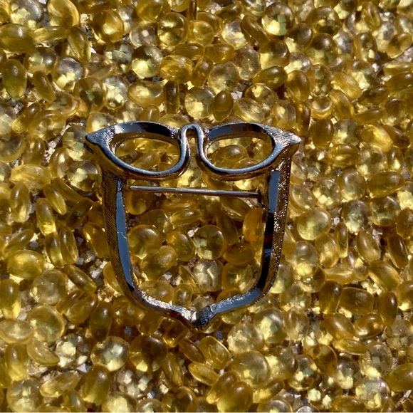 Vintage Eyeglasses Holder Pin - Picture 3 of 6